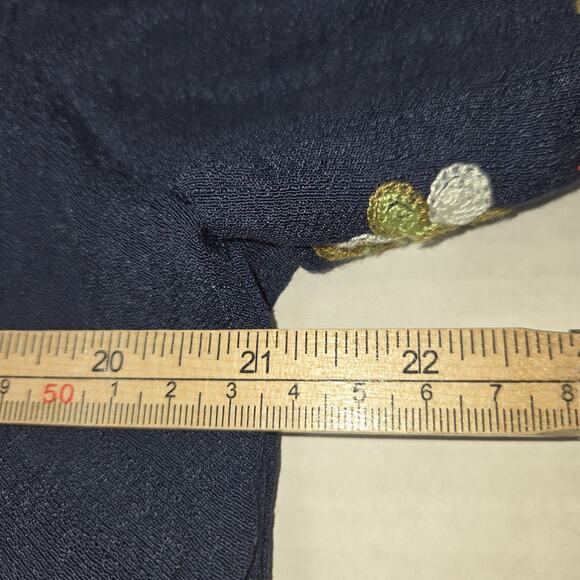 Fig & Flower Women's 1X Navy Blue Floral Embroidered Crochet V-Neck Blouse Top - Picture 8 of 10